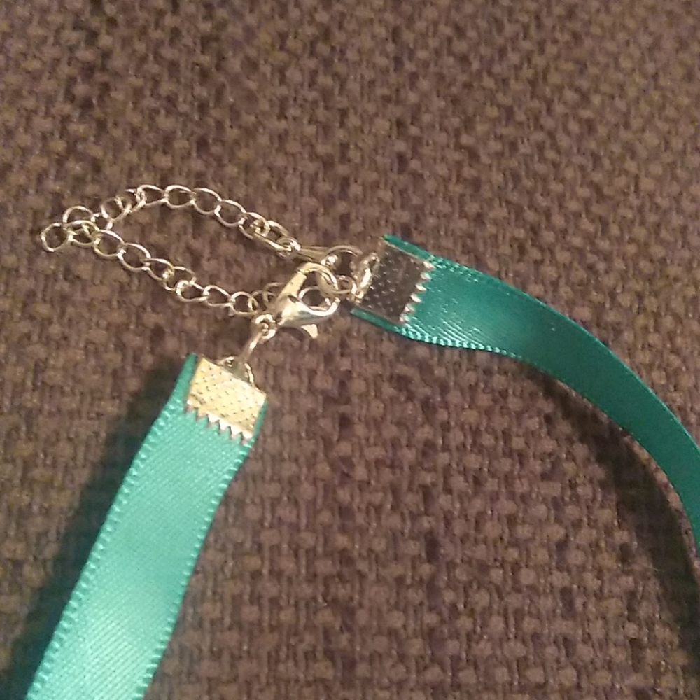 Owl Ribbon necklace - Picture 3 of 3